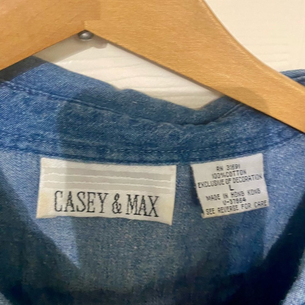 Vintage Casey&Max denim 3/4 sleeve button down with embroidered spring flowers - Picture 4 of 9